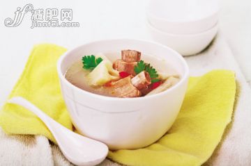 蓮藕,排骨,湯,食品,美味_17648143b_藕香燉排骨湯_創(chuàng)意圖片_Getty Images China