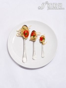 飲食,健康保健,影棚拍攝,盤子,意大利面_110443469_Three different serving sizes of dish_創(chuàng)意圖片_Getty Images China 飲食,健康保健,影棚拍攝,盤子,意大利面_110443469_Three different serving sizes of dish_創(chuàng)意圖片_Getty Images China