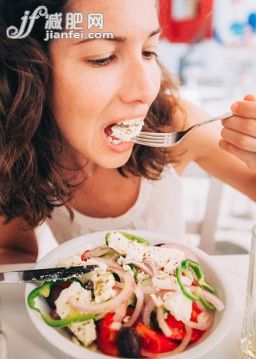 人,飲食,叉,午餐,沙拉_570122809_Pretty woman eating salad_創(chuàng)意圖片_Getty Images China 人,飲食,叉,午餐,沙拉_570122809_Pretty woman eating salad_創(chuàng)意圖片_Getty Images China