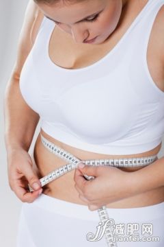 人,內(nèi)衣,生活方式,測量工具,室內(nèi)_112230282_Germany, Cologne, Young woman measuring her waist with tape_創(chuàng)意圖片_Getty Images China 人,內(nèi)衣,生活方式,測量工具,室內(nèi)_112230282_Germany, Cologne, Young woman measuring her waist with tape_創(chuàng)意圖片_Getty Images China