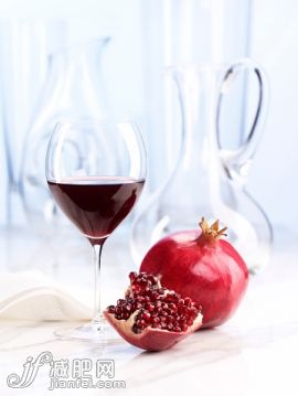 含酒精飲料,影棚拍攝,白晝,攝影,桌子_518348839_Pomegranate Wine_創(chuàng)意圖片_Getty Images China
