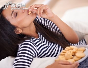 人,休閑裝,食品,住宅內(nèi)部,沙發(fā)_502956713_Pure deliciousness_創(chuàng)意圖片_Getty Images China