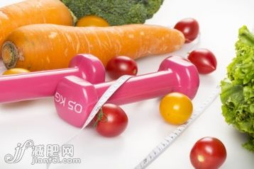 形狀,紅色,綠色,部分,飲食_25e83261d_健身器材與蔬菜_創(chuàng)意圖片_Getty Images China