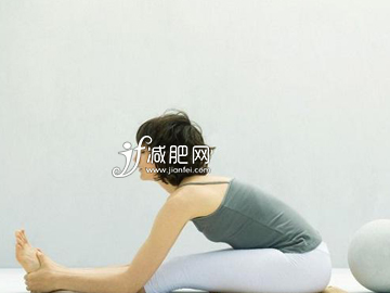產(chǎn)后怎么減肥　雙腿平衡延展式
