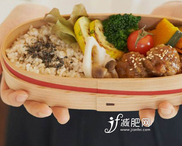 從營(yíng)養(yǎng)的角度來講，帶飯最大的缺點(diǎn)，就是怕營(yíng)養(yǎng)流失