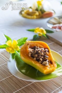 食品,旅游目的地,盤子,早餐,吃_570285317_Breakfast with payapa with granola and chocolate_創(chuàng)意圖片_Getty Images China