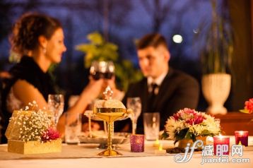 人,飲食,著裝得體,蠟燭,桌子_479777230_Table decoration on romantic dinner at the restaurant_創(chuàng)意圖片_Getty Images China