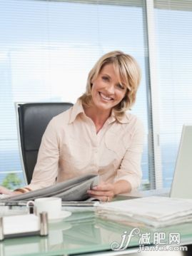 人,椅子,商務,技術,室內_483635323_Businesswoman at work_創(chuàng)意圖片_Getty Images China 人,椅子,商務,技術,室內_483635323_Businesswoman at work_創(chuàng)意圖片_Getty Images China