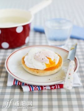 刀,食品,桌子,影棚拍攝,室內(nèi)_505324029_Poached egg on muffin_創(chuàng)意圖片_Getty Images China 刀,食品,桌子,影棚拍攝,室內(nèi)_505324029_Poached egg on muffin_創(chuàng)意圖片_Getty Images China