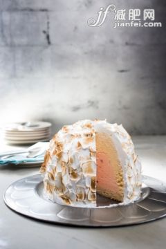 桌子,室內(nèi),蛋糕,冰淇淋,灰色_502147019_Bomb Alaska_創(chuàng)意圖片_Getty Images China