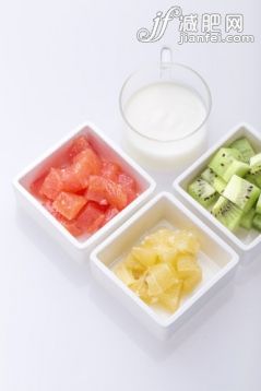 瓷器,攝影,自然,干凈,水果_bd93a1f8a_水果和酸奶_創(chuàng)意圖片_Getty Images China