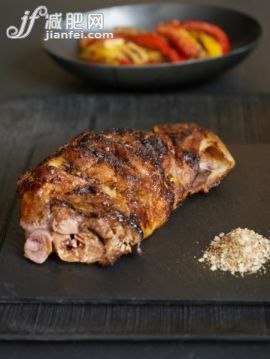 飲食,肉,影棚拍攝,格子烤肉,椒類食物_152830630_Grilled lamb with pepper medley, close-up_創(chuàng)意圖片_Getty Images China