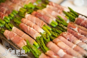 開(kāi)胃品,自制的,攝影,飲食,餐盤(pán)_129796250_prosciutto wrapped asparagus_創(chuàng)意圖片_Getty Images China