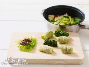 食品,影棚拍攝,燉鍋,做,烹調_562483541_Warak malfouf, cabbage leaves stuffed with minced beef_創(chuàng)意圖片_Getty Images China