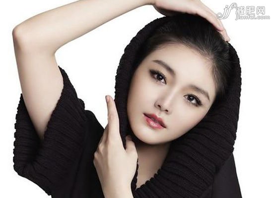 利用眉型調(diào)整臉部比例