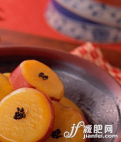 土豆片翻面再刷一層調(diào)料