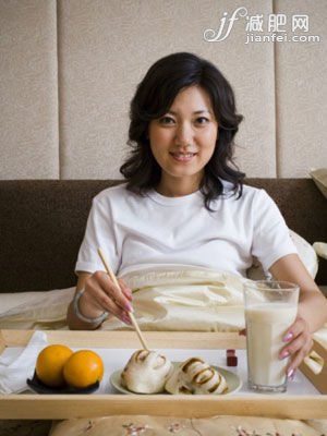 進(jìn)食速度盡量慢