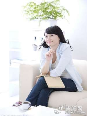 久坐易致命！最危害OL的錯(cuò)誤坐姿