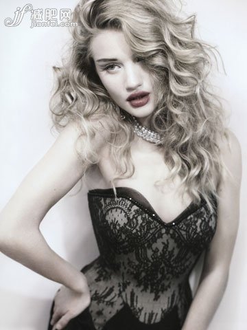 淡鹽水配合小運(yùn)動(dòng)快速瘦腹最有效