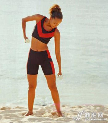 第四組：舉啞鈴、身體側(cè)彎