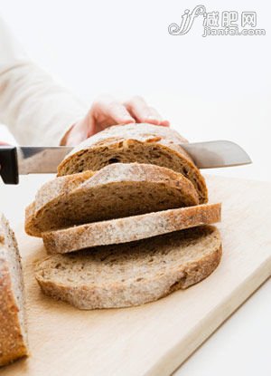 要吃消化速度慢的食物，控制食欲