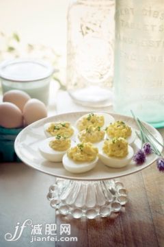 食品,廣口瓶,室內(nèi),盤子,雞蛋_129229222_Classic Deviled Eggs_創(chuàng)意圖片_Getty Images China