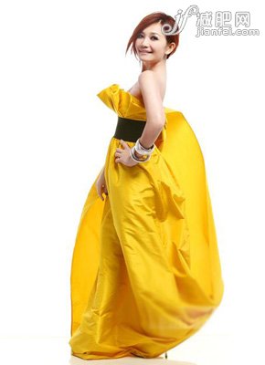 梁靜茹產(chǎn)后狂瘦16斤 曝性感辣媽養(yǎng)成術(shù)