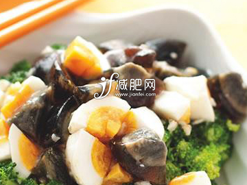 西蘭花怎么吃減肥西蘭花皮蛋湯