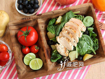 晚餐吃什么減肥 雞肉沙拉＋酸奶