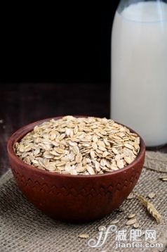 飲食,碗,早餐,谷類,泥土_553989935_Organic rolled oats in bowl_創(chuàng)意圖片_Getty Images China