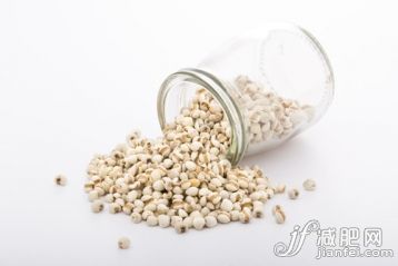 白色背景,材料,狀態(tài)良好,干凈,排列_gic13895588_罐子中的薏米_創(chuàng)意圖片_Getty Images China