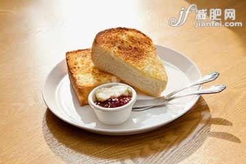 面包,早餐,黃油,甜點(diǎn)心,食品_gic10344692_Toast with jam on dish_創(chuàng)意圖片_Getty Images China 面包,早餐,黃油,甜點(diǎn)心,食品_gic10344692_Toast with jam on dish_創(chuàng)意圖片_Getty Images China
