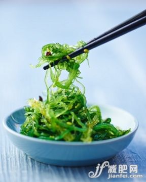 筷子,食品,飲食,沙拉,海藻_gic11097808_Wakame salad (Japan)_創(chuàng)意圖片_Getty Images China