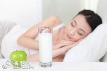 長(zhǎng)發(fā),美女,快樂(lè),現(xiàn)代,美人_35eb2a48e_躺在床上休息的孕婦_創(chuàng)意圖片_Getty Images China 長(zhǎng)發(fā),美女,快樂(lè),現(xiàn)代,美人_35eb2a48e_躺在床上休息的孕婦_創(chuàng)意圖片_Getty Images China