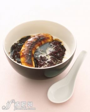 食品,銀餐具,餐具,影棚拍攝,室內(nèi)_88462910_Black Rice Pudding_創(chuàng)意圖片_Getty Images China