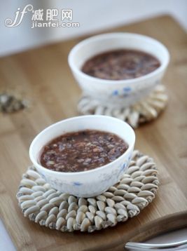 瓷器,農(nóng)作物,健康,健康生活方式,谷物_95e90bad2_粥局部特寫_創(chuàng)意圖片_Getty Images China