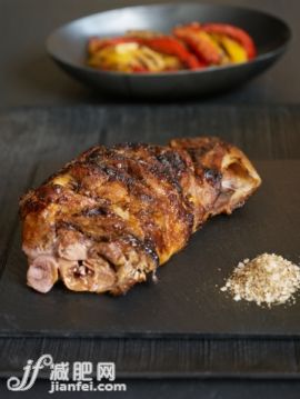 飲食,肉,影棚拍攝,格子烤肉,椒類食物_152830630_Grilled lamb with pepper medley, close-up_創(chuàng)意圖片_Getty Images China