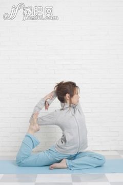 人,活動(dòng),衣服,飲食,建筑結(jié)構(gòu)_122691591_Young woman stretching_創(chuàng)意圖片_Getty Images China 人,活動(dòng),衣服,飲食,建筑結(jié)構(gòu)_122691591_Young woman stretching_創(chuàng)意圖片_Getty Images China