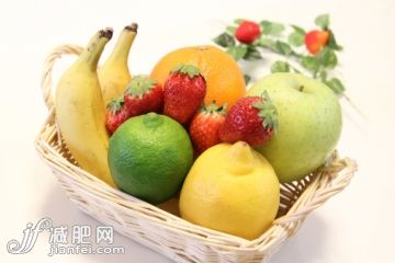 飲食,影棚拍攝,籃子,酸橙,蘋(píng)果_498163963_Basket of fruit_創(chuàng)意圖片_Getty Images China