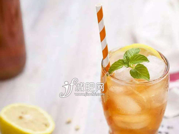 喝水減肥法 午餐時(shí)間