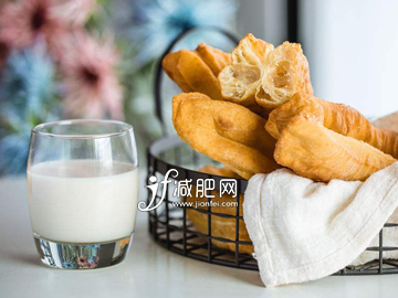 女人喝豆?jié){好處多可以預防婦科疾病