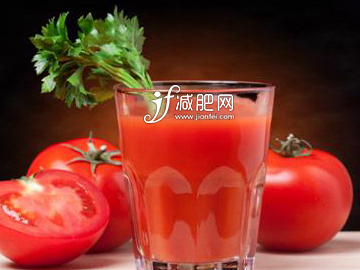 喝什么果汁能減肥美膚纖腰果汁──番茄芹菜黃瓜汁