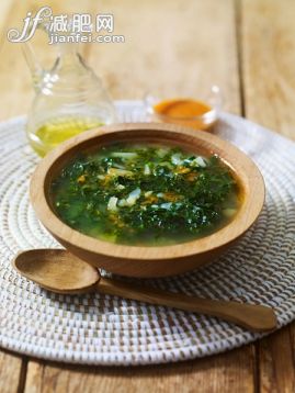 食品,桌子,室內(nèi),碗,湯_562483565_Caldo verde, Portuguese vegetable soup_創(chuàng)意圖片_Getty Images China