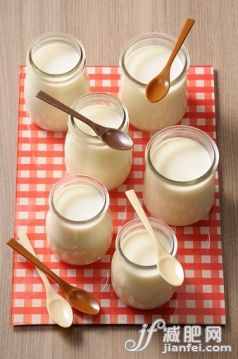 桌子,廣口瓶,奶制品,室內(nèi),桌布_559482537_yogurt_創(chuàng)意圖片_Getty Images China