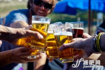 人,飲食,休閑裝,含酒精飲料,戶外_146495459_Apres_創(chuàng)意圖片_Getty Images China 人,飲食,休閑裝,含酒精飲料,戶外_146495459_Apres_創(chuàng)意圖片_Getty Images China