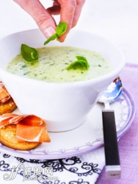 人,食品,面包,室內(nèi),草本_90600657_Vegetable soup Sweden._創(chuàng)意圖片_Getty Images China