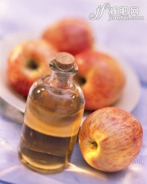 蘋果,瓶子,飲食,水果,多義_gic11076139_Apple Vinegar in a Bottle with Gala Apple_創(chuàng)意圖片_Getty Images China