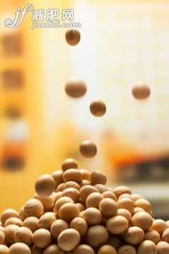 影棚拍攝,落下,堆,健康生活方式,成分_560038867_Pile up Soybean_創(chuàng)意圖片_Getty Images China