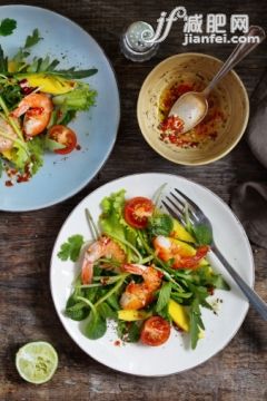 飲食,飲料,食品,銀餐具,餐具_(dá)472128541_Prawn and green mango salad_創(chuàng)意圖片_Getty Images China