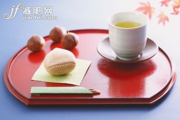 秋天,葉子,褐色,栗子,杯_gic12782143_Japanese confectionery_創(chuàng)意圖片_Getty Images China